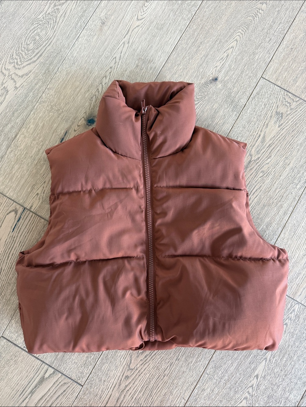 Women's Cropped Puffer Vest in Rust XL